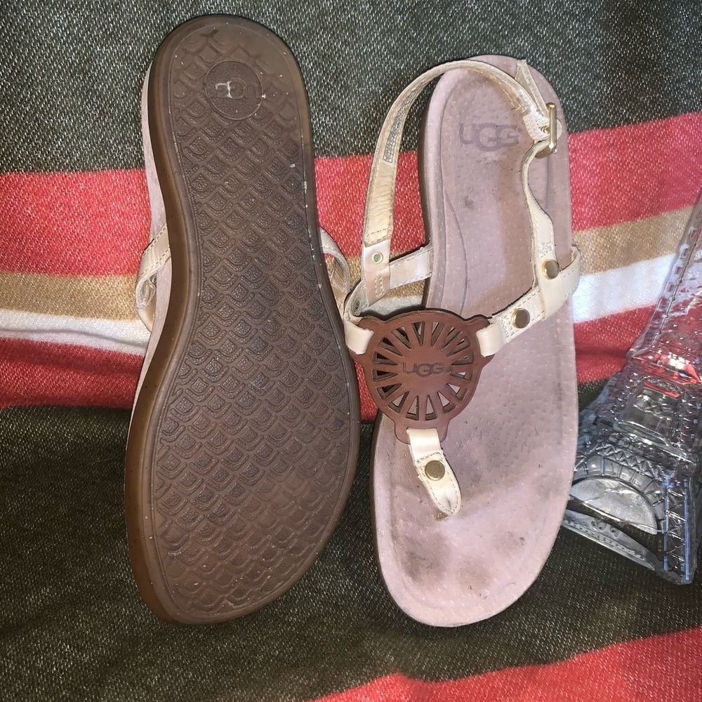 UGG SANDALS SIZE 6 - Picture 8 of 8